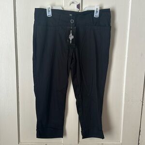 NWT Karen Brooks Black Capri size 6